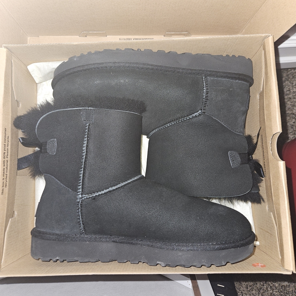!!SOLD!!   UGG Mini Bailey Bow II